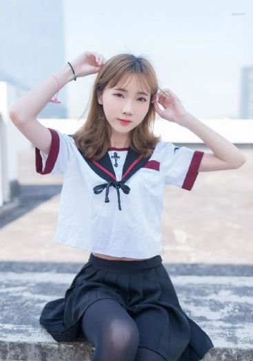 美女用手扒开自己下面