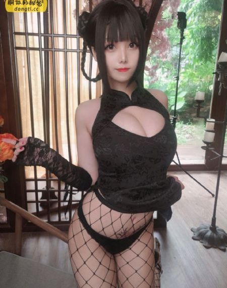 三攻一受4p肉调教太子视频