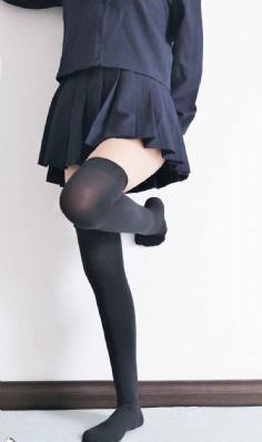 和闺蜜男友电影院疯狂做