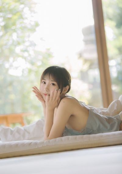 女人两腿打开让男人添野外视频