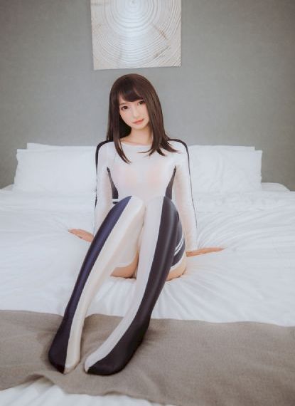 光影下的少女