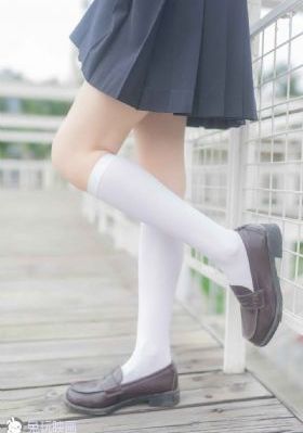 24岁性感的尹律